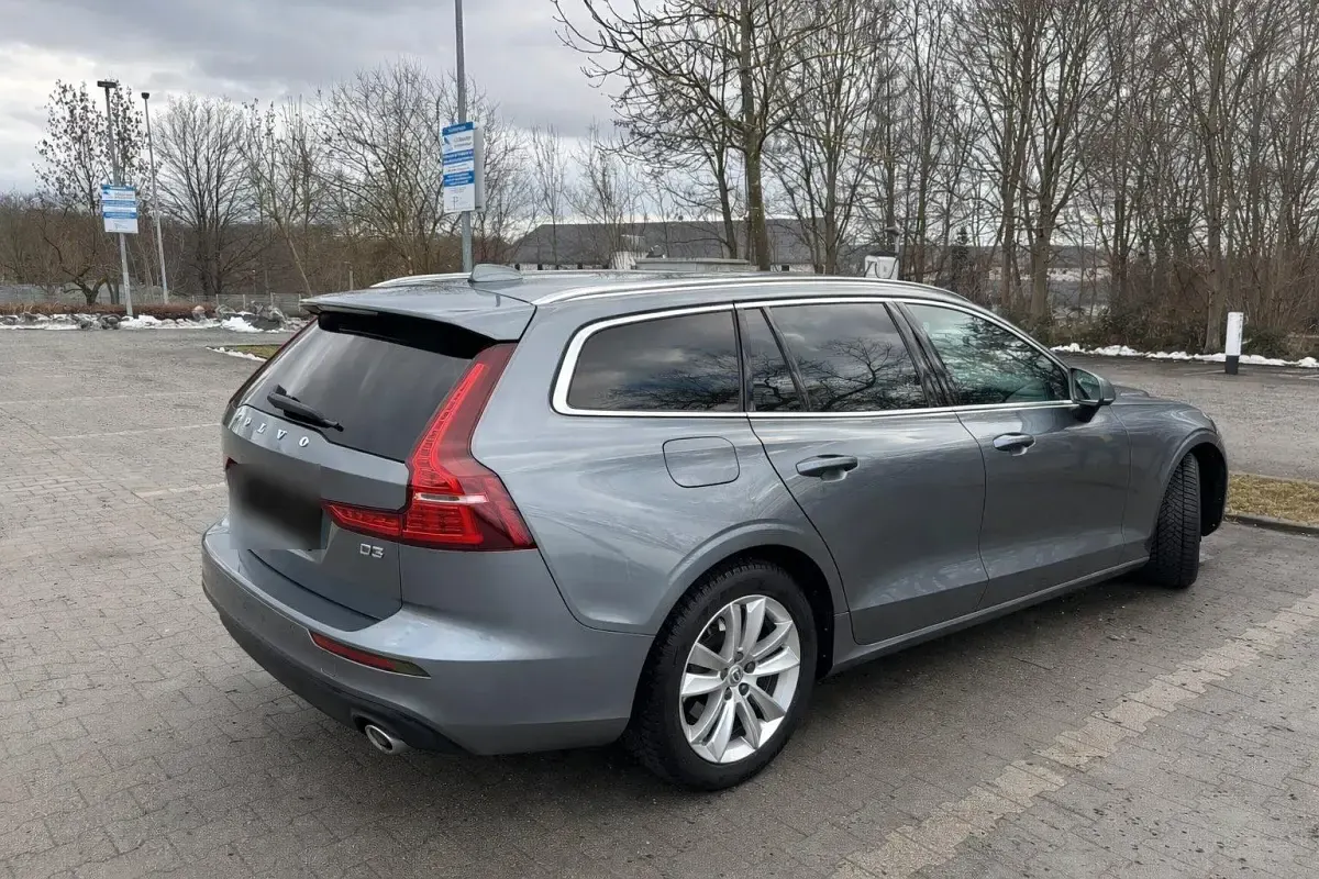 Gebraucht Volvo V60 150 PS (110 kW) 2018 Grau Kombi