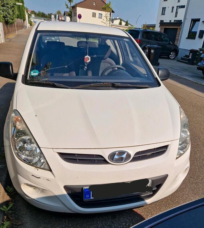 Weiß Gebraucht 2011 Hyundai i20 Kleinwagen | 2.000 € (Fairer Preis) - Bild 1/4