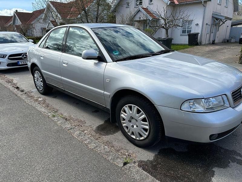 Silber Gebraucht 2000 Audi A4 Limousine | 1.850 € (Fairer Preis) - Bild 1/3