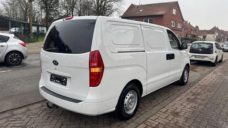 Gebraucht Hyundai H-1 170 PS (125 kW) 2019 Weiß Van / Kleinbus