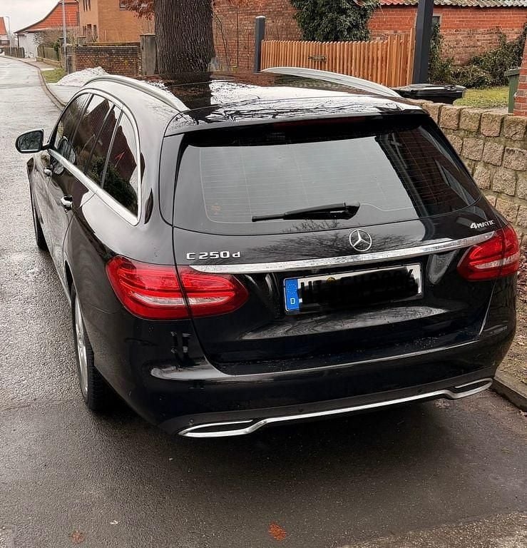 Gebraucht Mercedes C250 Avantgarde 204 PS (150 kW) 2017 Schwarz Limousine