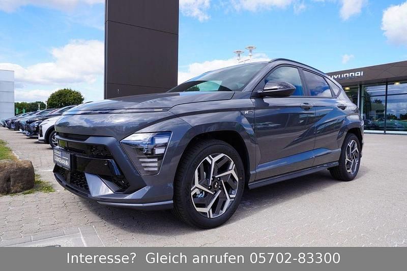Grau Neu 2025 Hyundai Kona N Line SUV | 37.490 € (Teuer) - Bild 1/4