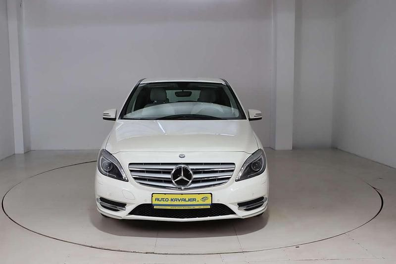 Gebraucht Mercedes B180 122 PS (89 kW) 2014 Weiß Van / Kleinbus