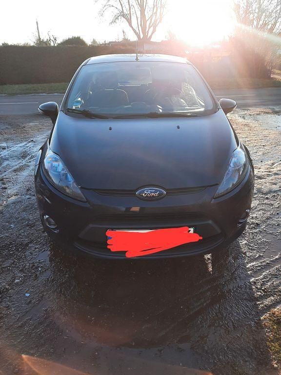 Blau Gebraucht 2012 Ford Fiesta Trend Limousine | 3.000 € (Fairer Preis) - Bild 1/2