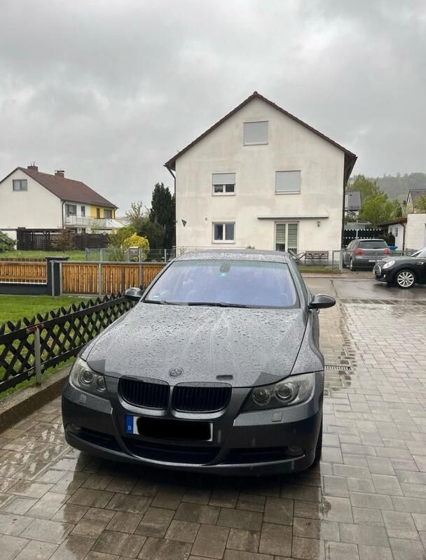 Grau Gebraucht 2005 BMW 320 Limousine | 3.500 € (Fairer Preis) - Bild 1/4