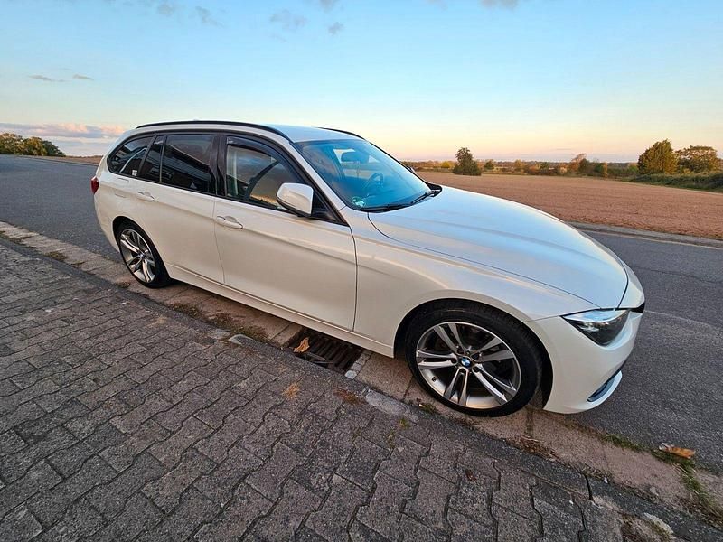 Używany BMW 320 Shadowline 190 KM (139 kW) 2019 Biały Kombi
