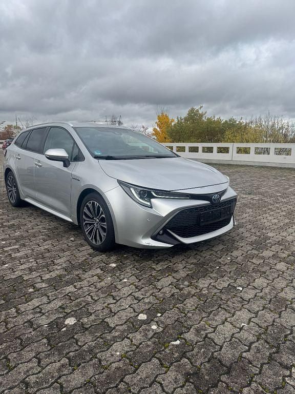 Silber Gebraucht 2019 Toyota Corolla Business Edition Kombi | 15.999 € (Fairer Preis) - Bild 1/4