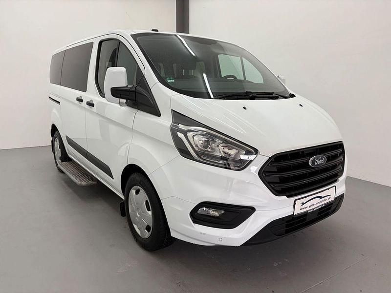 Weiß Gebraucht 2018 Ford Transit Custom Trend Van / Kleinbus | 15.250 € - Bild 1/4