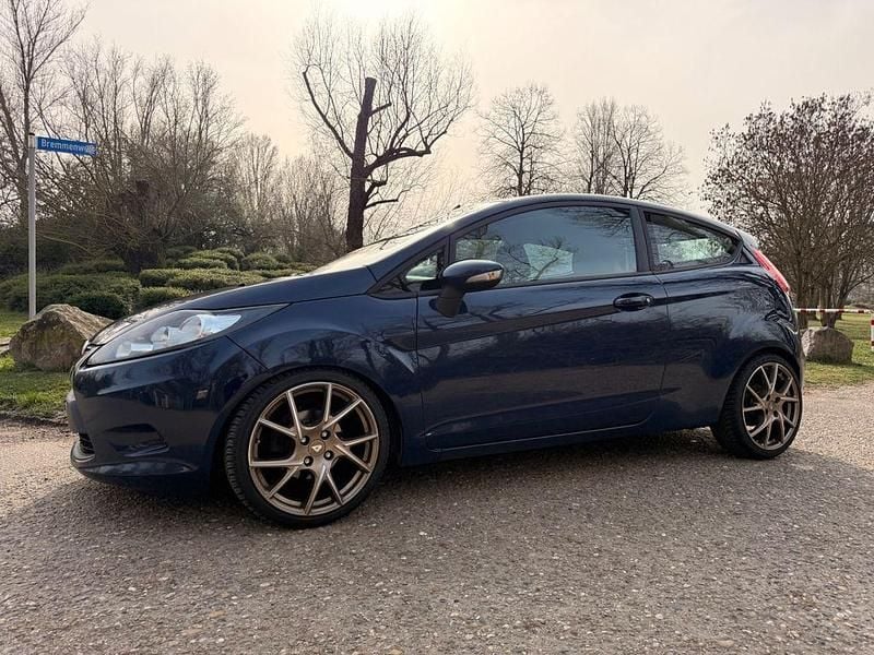 Gebraucht Ford Fiesta Trend 60 PS (44 kW) 2011 Blau Kleinwagen