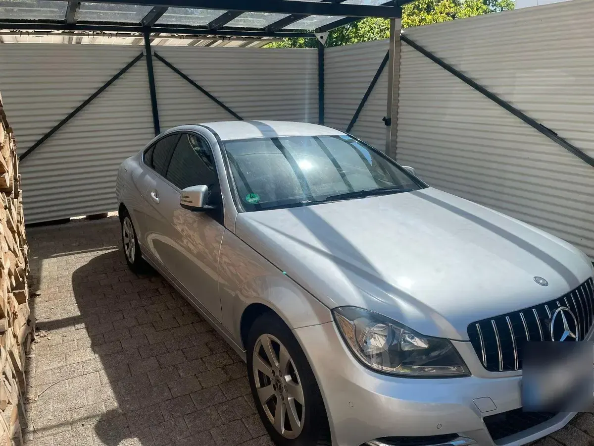 Gebraucht Mercedes C180 156 PS (114 kW) 2014 Silber Coupé