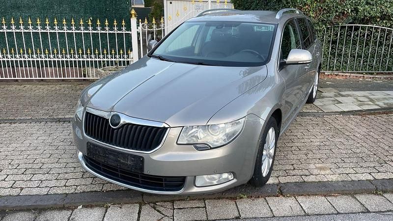 Beige Gebraucht 2013 Skoda Superb Elegance Limousine | 4.250 € (Superpreis) - Bild 1/4