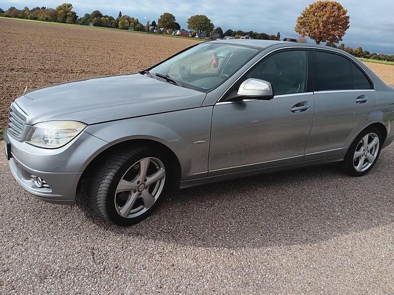 Grau Gebraucht 2007 Mercedes C200 Limousine | 5.850 € (Etwas zu teuer) - Bild 1/4