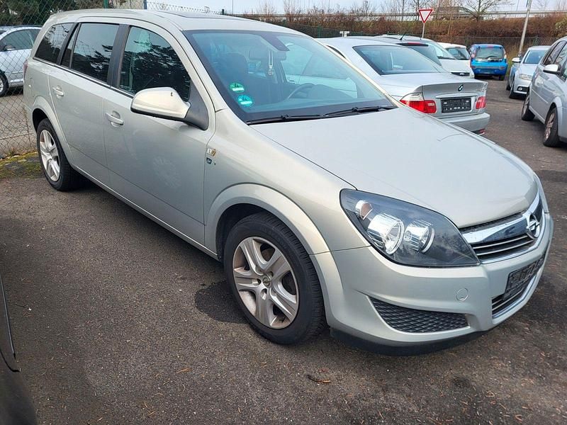 Gebraucht Opel Astra Edition 90 PS (66 kW) 2010 Grau Kombi