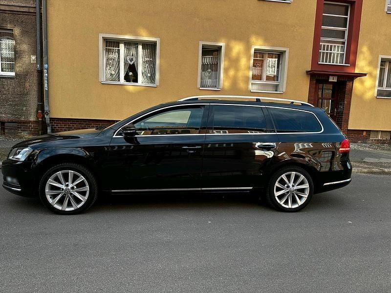 Gebraucht VW Passat Highline 140 PS (102 kW) 2012 Schwarz Kombi