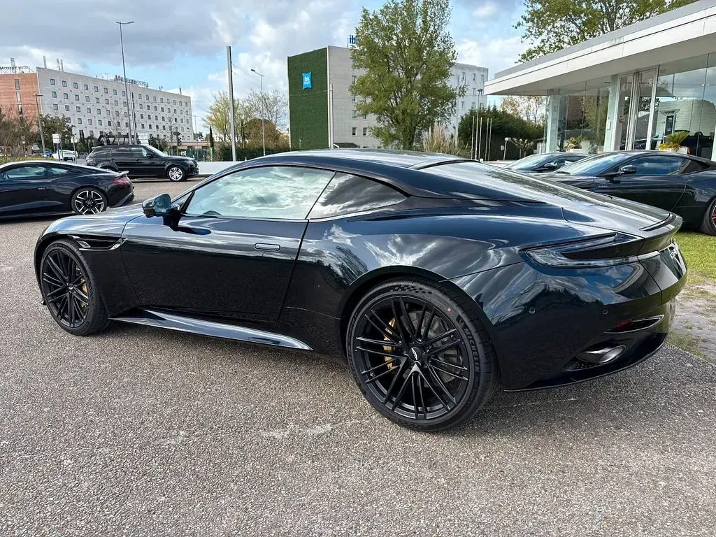 Neu Aston Martin DB12 680 PS (500 kW) 2026