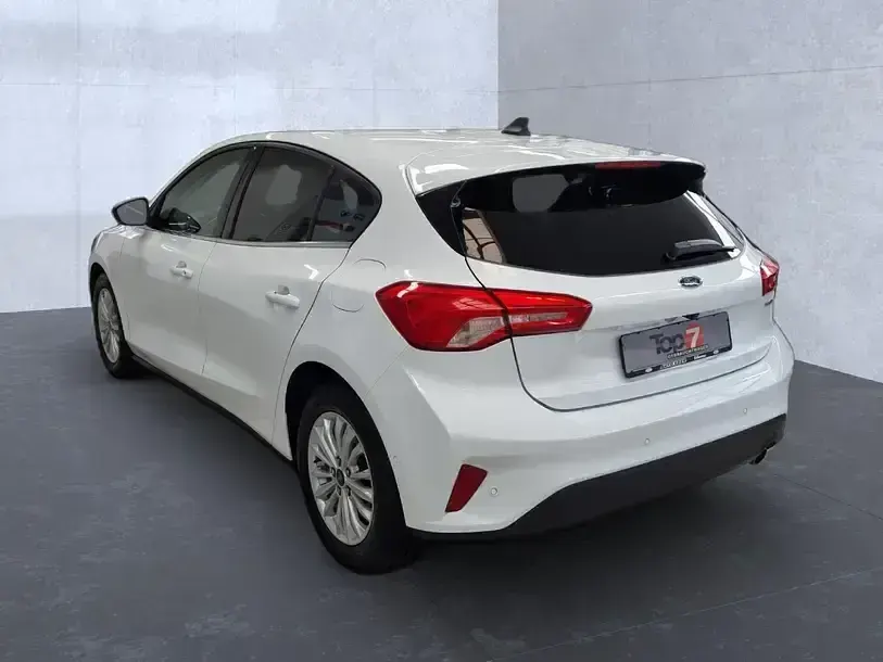 Gebraucht Ford Focus Titanium 125 PS (91 kW) 2022 Weiß Limousine