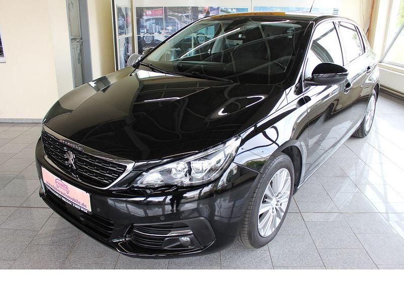 Lackierung schwarz perla nera/ Gebraucht 2020 Peugeot 308 Allure Limousine | 14.998 € (Fairer Preis) - Bild 1/4