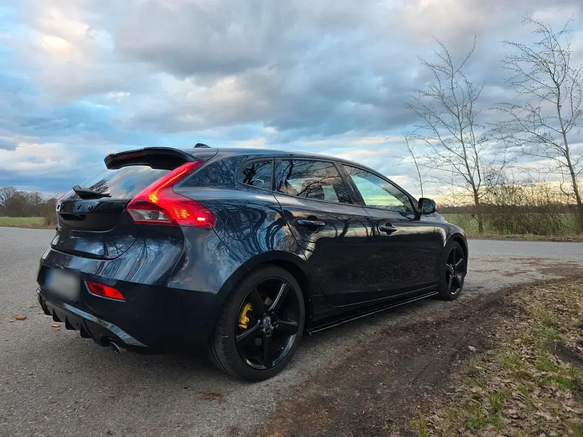 Gebraucht Volvo V40 R-Design 150 PS (110 kW) 2013 Blau Limousine