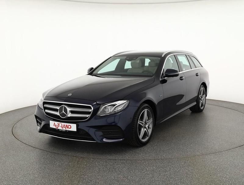 Blau Gebraucht 2019 Mercedes E300 AMG line Kombi | 32.490 € (Etwas zu teuer) - Bild 1/4