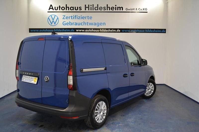 Second-hand VW Caddy 102 CP (75 kW) 2021 Albastru Monovolum