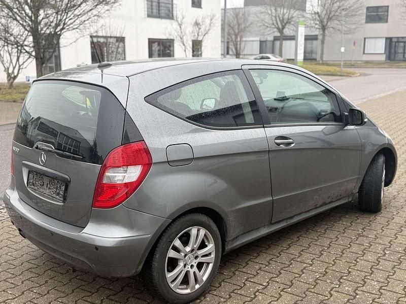 Gebraucht Mercedes A150 95 PS (69 kW) 2009 Mountaingrau Kleinwagen