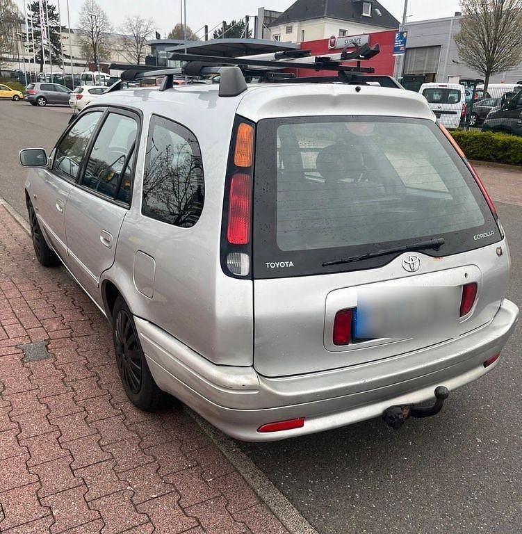Gebraucht Toyota Corolla 110 PS (80 kW) 2001 Silber Kombi