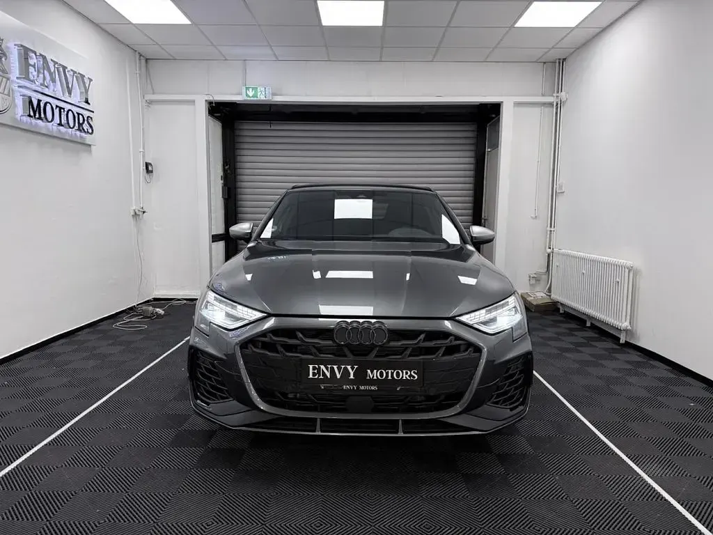 Gebraucht Audi S3 Ambiente 333 PS (244 kW) 2025 Grau Limousine