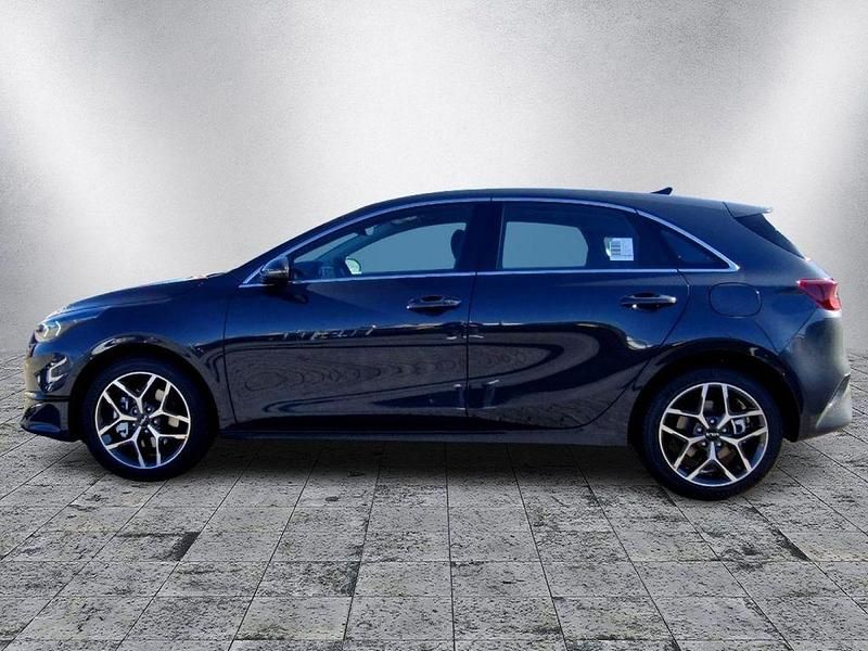 Gebraucht Kia Ceed Spirit 140 PS (102 kW) 2024 Andere farbe Kleinwagen