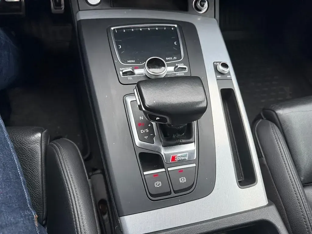 Second-hand Audi Q5 Sport 163 CP (119 kW) 2018 Negru SUV