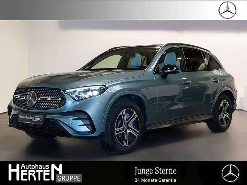 Lack verdesilber Gebraucht 2024 Mercedes GLC300 AMG line SUV | 58.890 € (Fairer Preis) - Bild 1/4