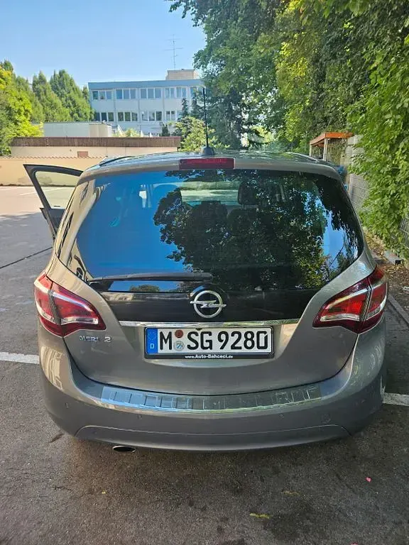 Gebraucht Opel Meriva Edition 140 PS (102 kW) 2016 Braun Van / Kleinbus