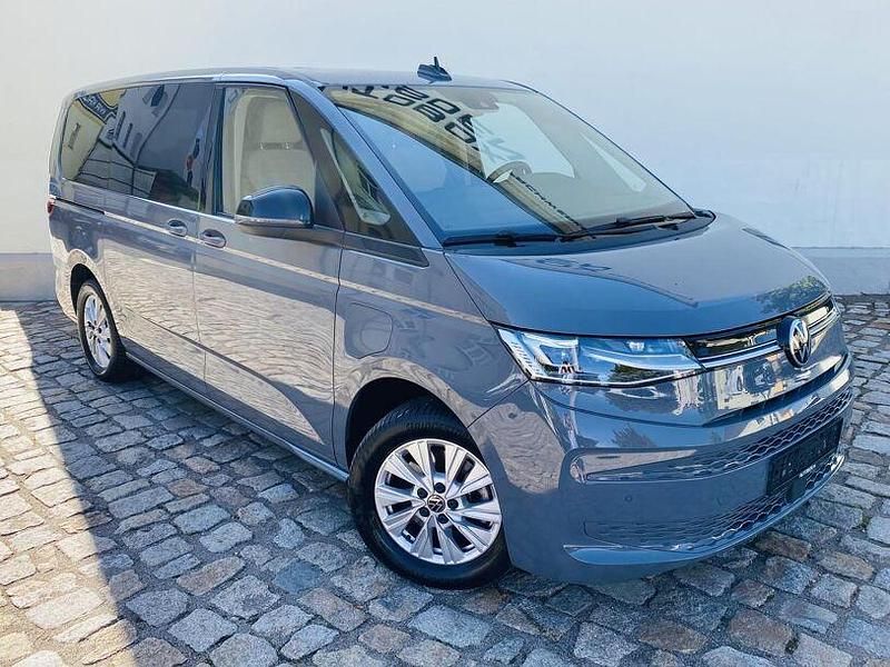 Gebraucht VW Multivan Life 150 PS (110 kW) 2024 Pure grey Van