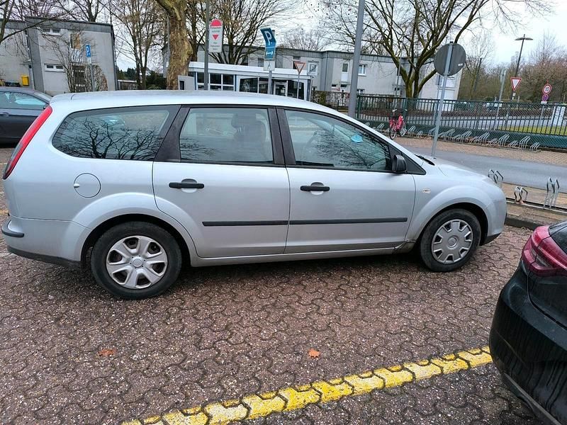 Gebraucht Ford Focus 101 PS (74 kW) 2005 Silber Kombi