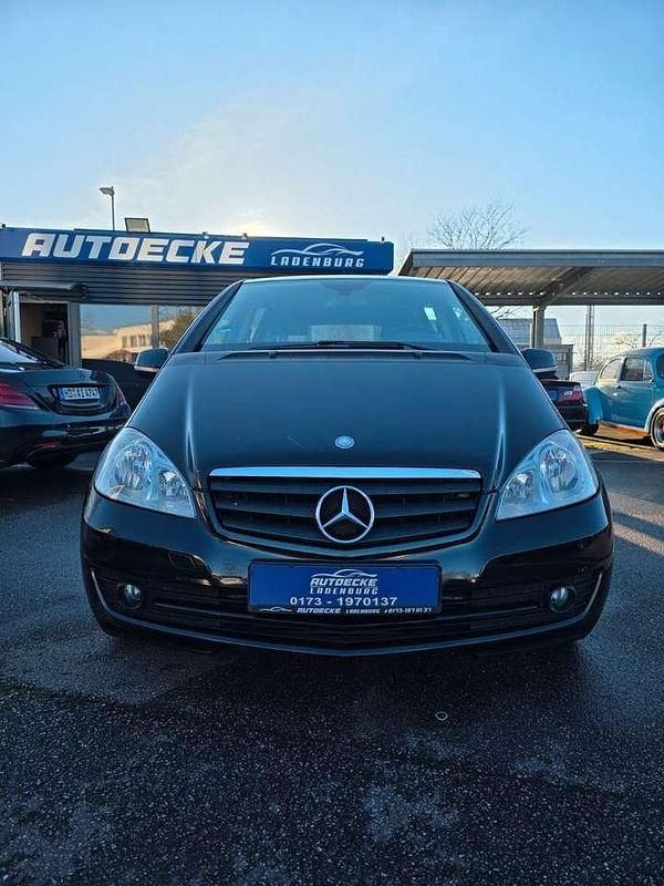 Gebraucht Mercedes A180 109 PS (80 kW) 2011 Schwarz Kleinwagen
