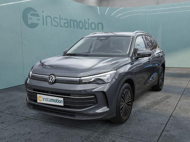 Grau Gebraucht 2024 VW Tiguan Life SUV | 40.390 € (Teuer) - Bild 1/2