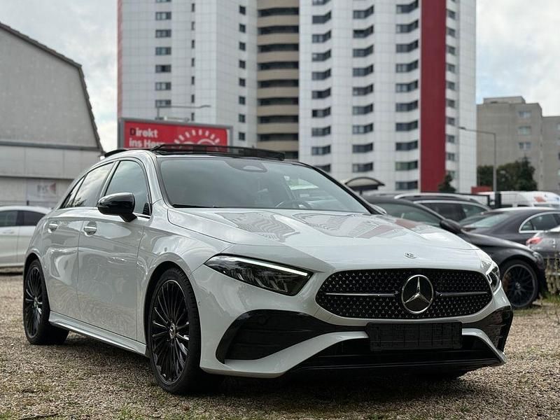 Weiß Gebraucht 2023 Mercedes A180 AMG Limousine | 29.900 € (Fairer Preis) - Bild 1/4