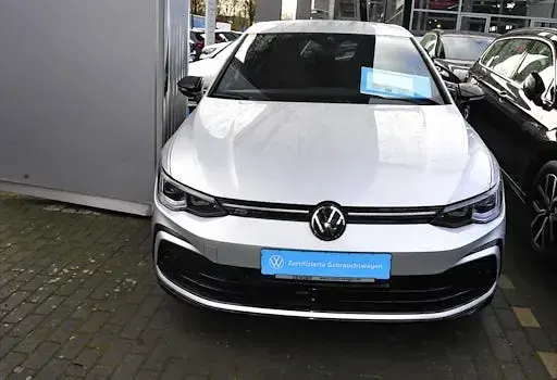 Gebraucht VW Golf VIII R-line 131 PS (96 kW) 2023 Reflexsilber Limousine