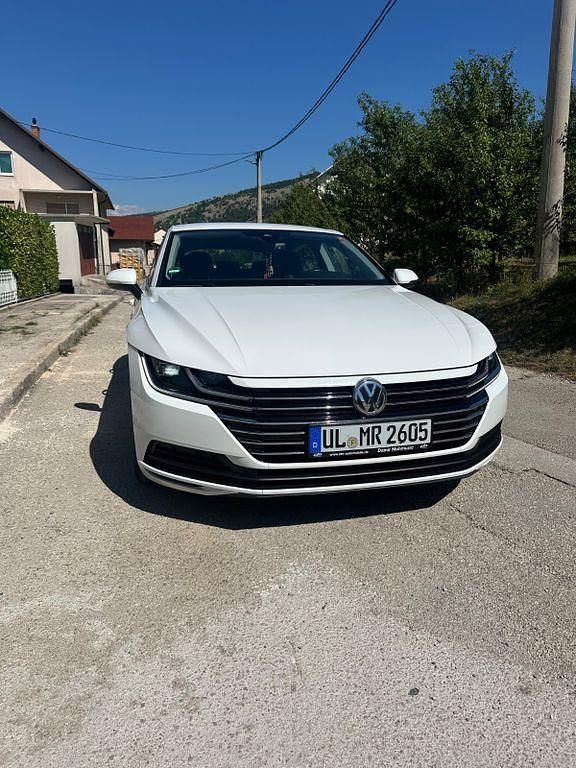 Weiß Gebraucht 2018 VW Arteon Limousine | 19.300 € (Etwas zu teuer) - Bild 1/4