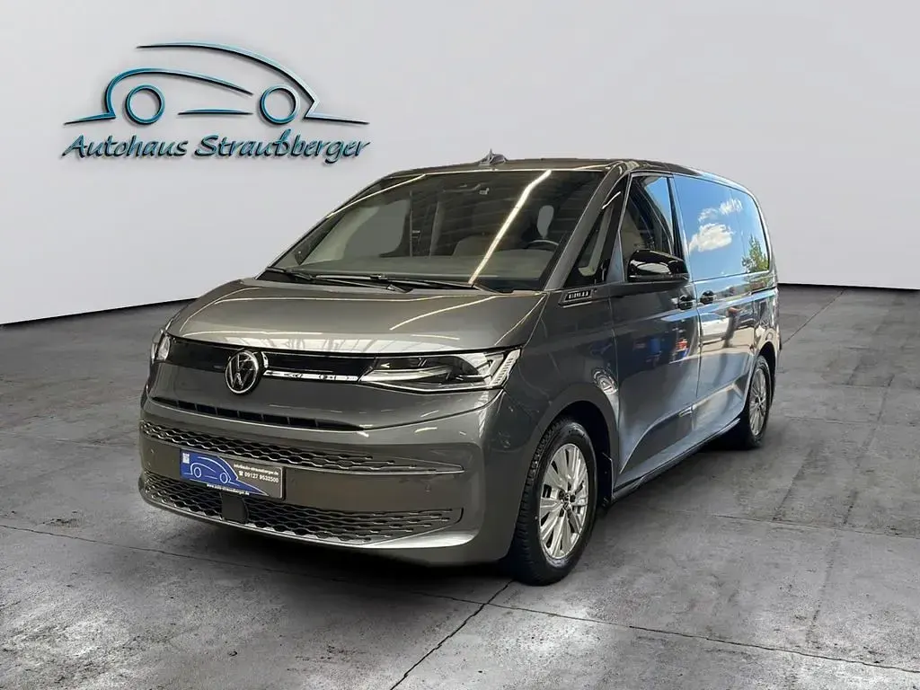 Gebraucht VW Multivan Basis 204 PS (150 kW) 2024 Grau Van / Kleinbus