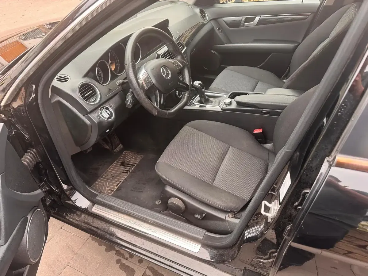 Gebraucht Mercedes C220 Elegance 177 PS (130 kW) 2011 Schwarz Kombi