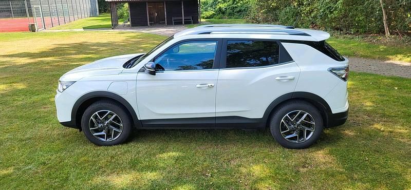 Weiß Gebraucht 2023 Ssangyong (KGM) Korando SUV | 28.999 € - Bild 1/4