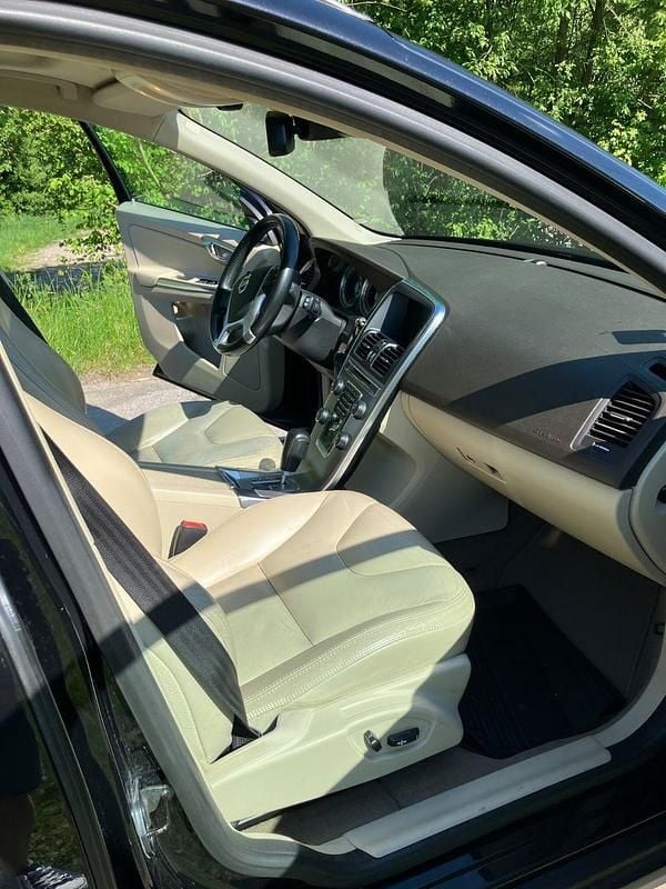 Gebraucht Volvo XC60 Momentum 163 PS (119 kW) 2011 Schwarz SUV