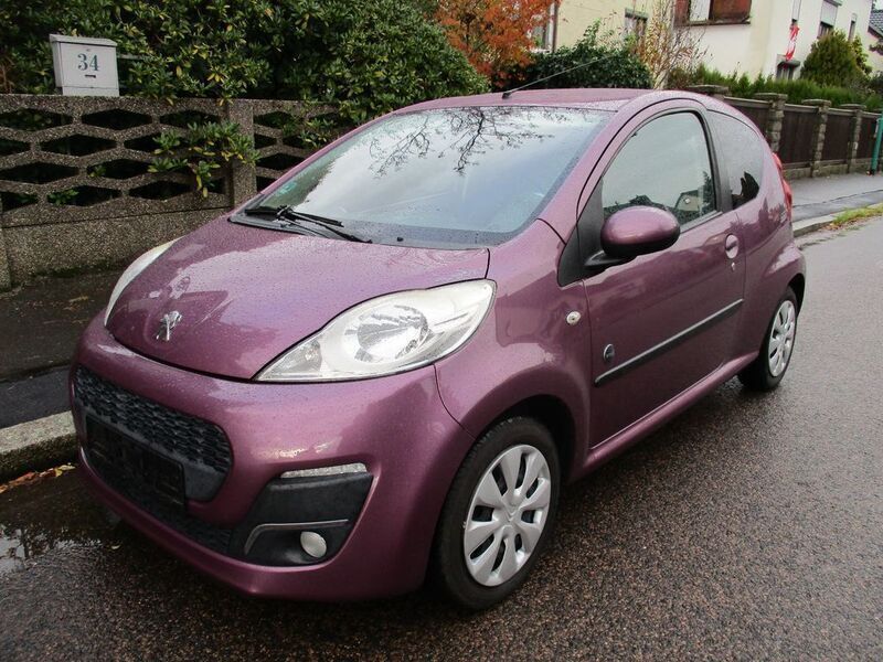 Violett (metallic) Gebraucht 2012 Peugeot 107 Kleinwagen | 4.599 € (Fairer Preis) - Bild 1/4