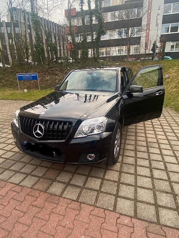 Schwarz Gebraucht 2011 Mercedes GLK220 SUV | 10.500 € (Etwas zu teuer) - Bild 1/4