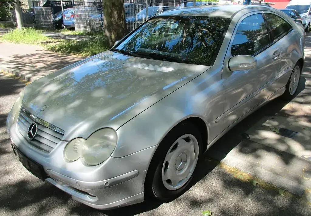 Gebraucht Mercedes C180 143 PS (105 kW) 2003 Silber