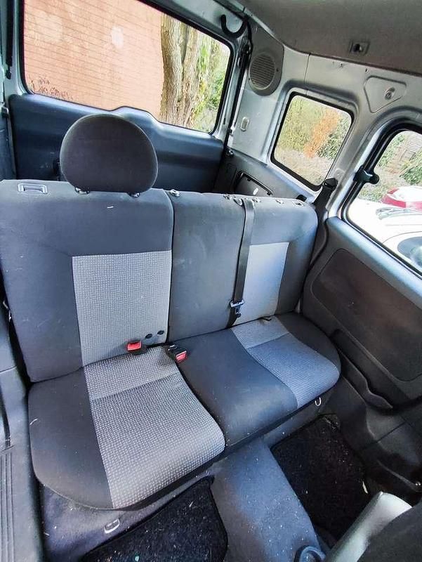 Second-hand Opel Combo 75 CP (55 kW) 2007 Argintiu Monovolum