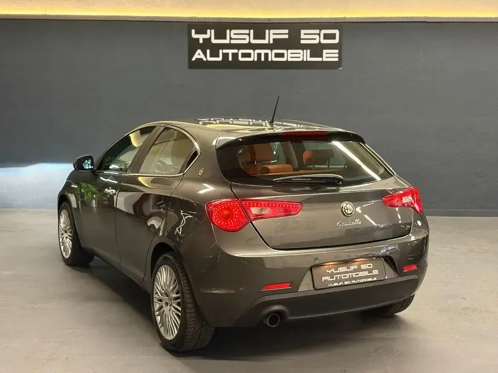 Gebraucht Alfa Romeo Giulietta Turismo 170 PS (125 kW) 2011 Grau Kleinwagen
