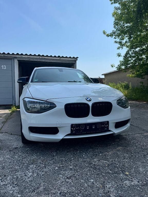 Weiß Gebraucht 2012 BMW 116 Kleinwagen | 7.250 € (Guter Preis) - Bild 1/4
