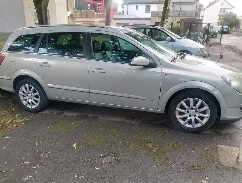 Silber Gebraucht 2005 Opel Astra Edition Kombi | 850 € (Superpreis) - Bild 1/4