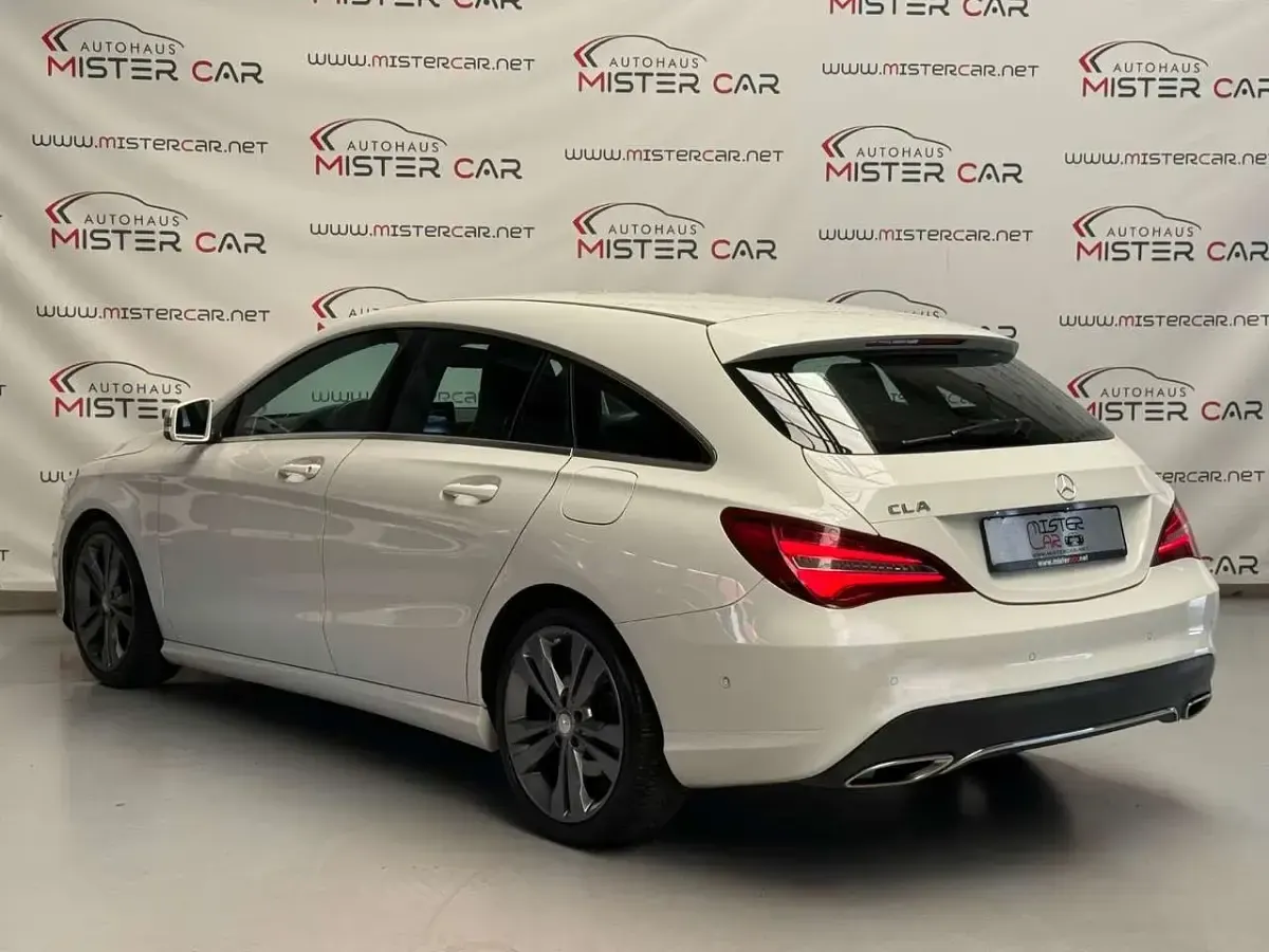 Gebraucht Mercedes CLA180 122 PS (89 kW) 2017 Calcitweiss/zirrusweiss Limousine